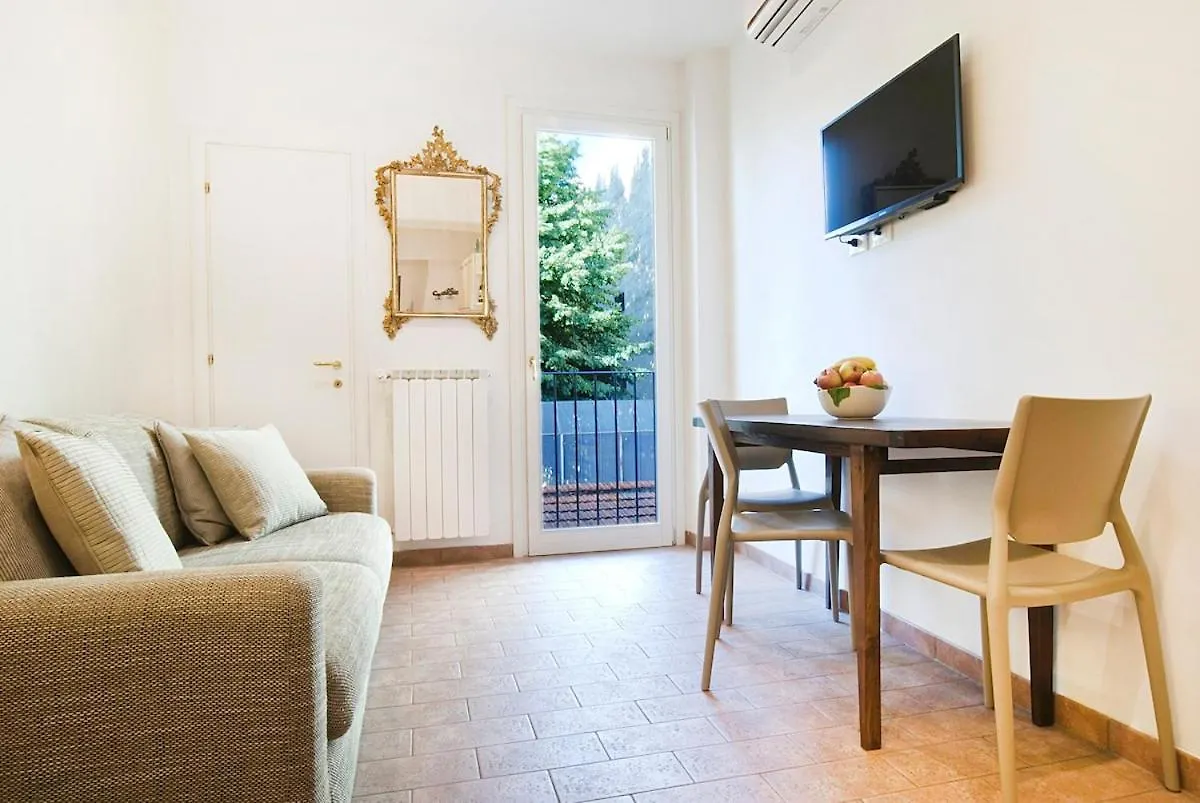 Romantic Hideaway 5 Min Walk From Central Station Florence Apartment