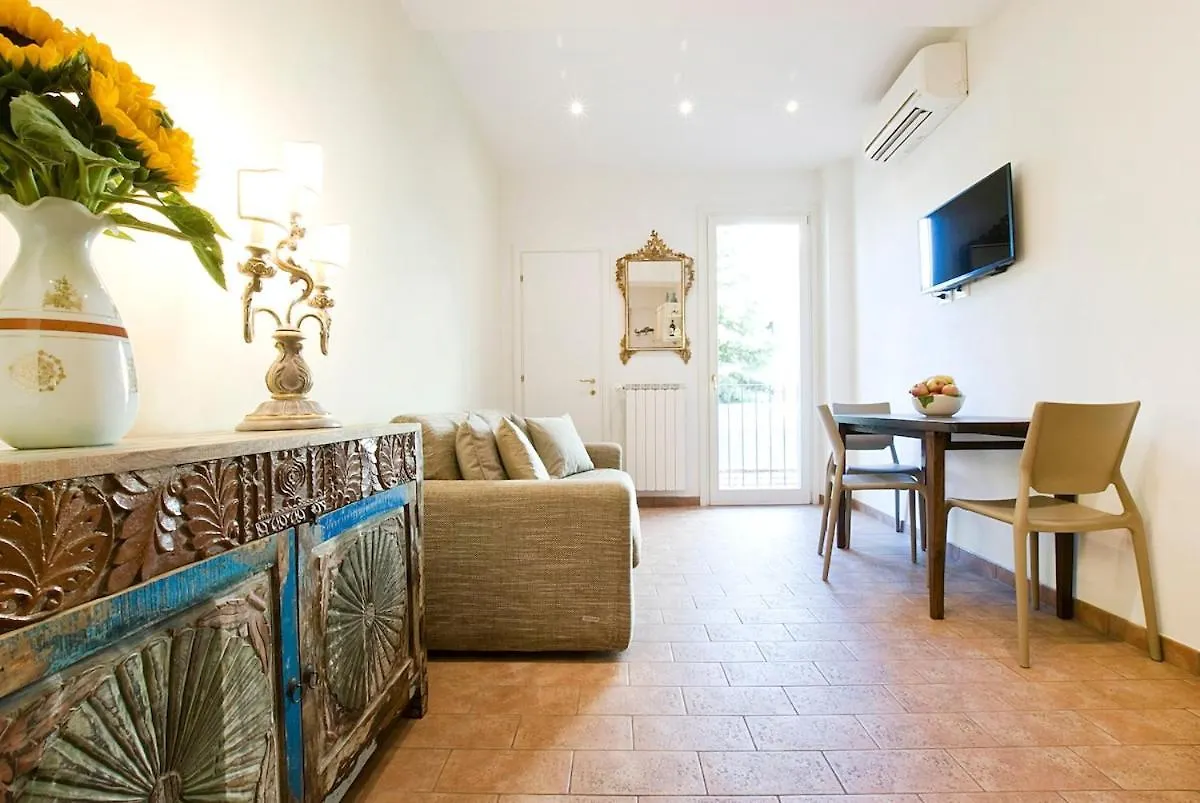 Apartment Romantic Hideaway 5 Min Walk From Central Station Florence